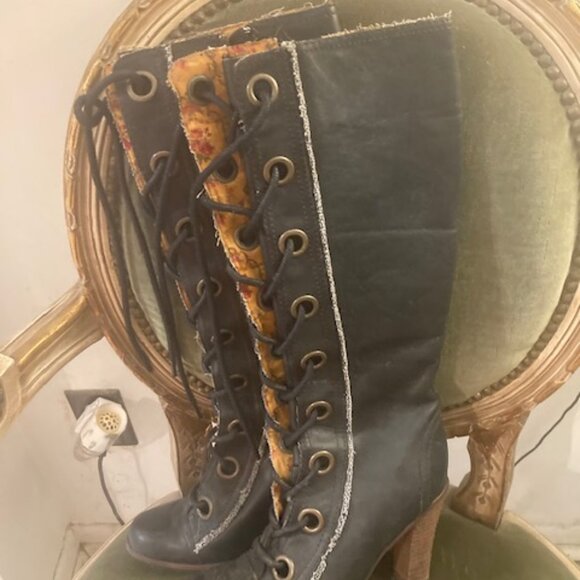 Seychelles Lace up  heeled boots - Picture 3 of 6